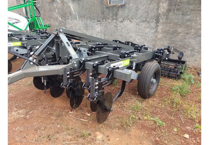Inroda - Escarificador 9 hastes com rolo duplo Inroda - Escarificador 9 hastes com rolo duplo