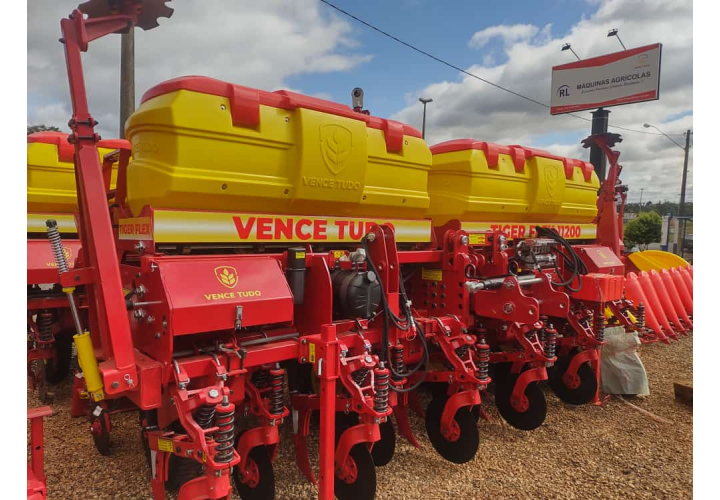 Vence Tudo - Plantadeira Adubadora de Arrasto Tiger Flex 11200 11 linhas 11x45 Vence Tudo - Plantadeira Adubadora de Arrasto Tiger Flex 11200 11 linhas 11x45