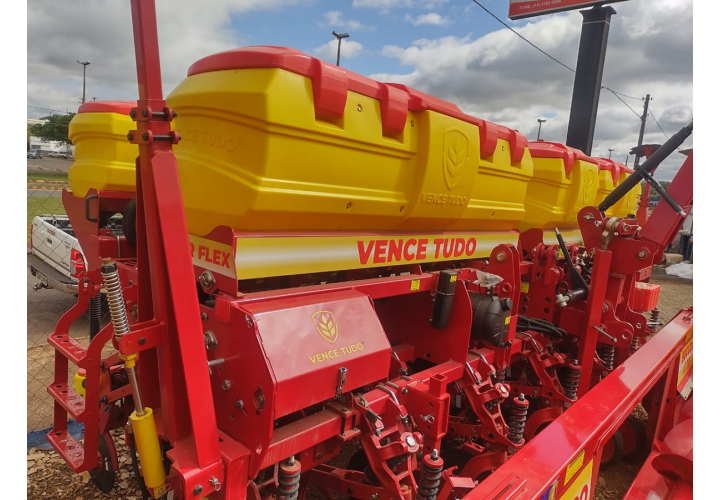 Vence Tudo - Plantadeira Adubadora de Arrasto Tiger Flex 13200 13 linhas 13x45 Vence Tudo - Plantadeira Adubadora de Arrasto Tiger Flex 13200 13 linhas 13x45