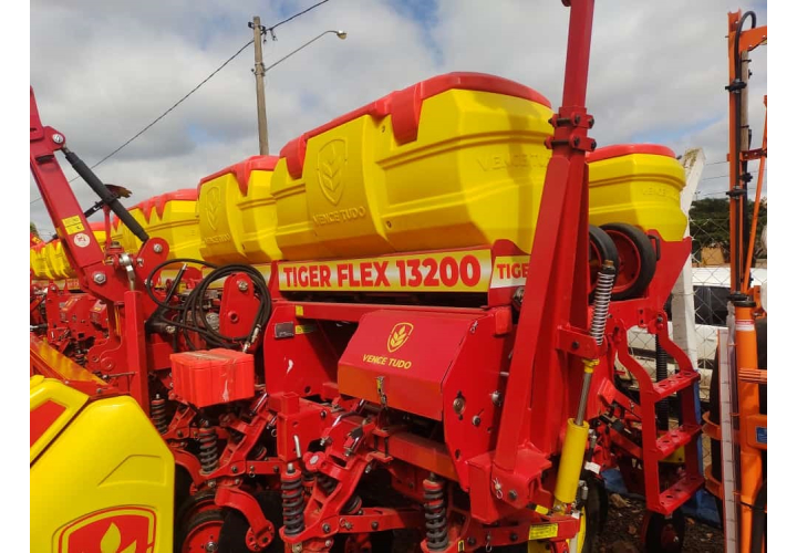 Vence Tudo - Plantadeira Adubadora de Arrasto Tiger Flex 13200 13 linhas 13x45 Vence Tudo - Plantadeira Adubadora de Arrasto Tiger Flex 13200 13 linhas 13x45